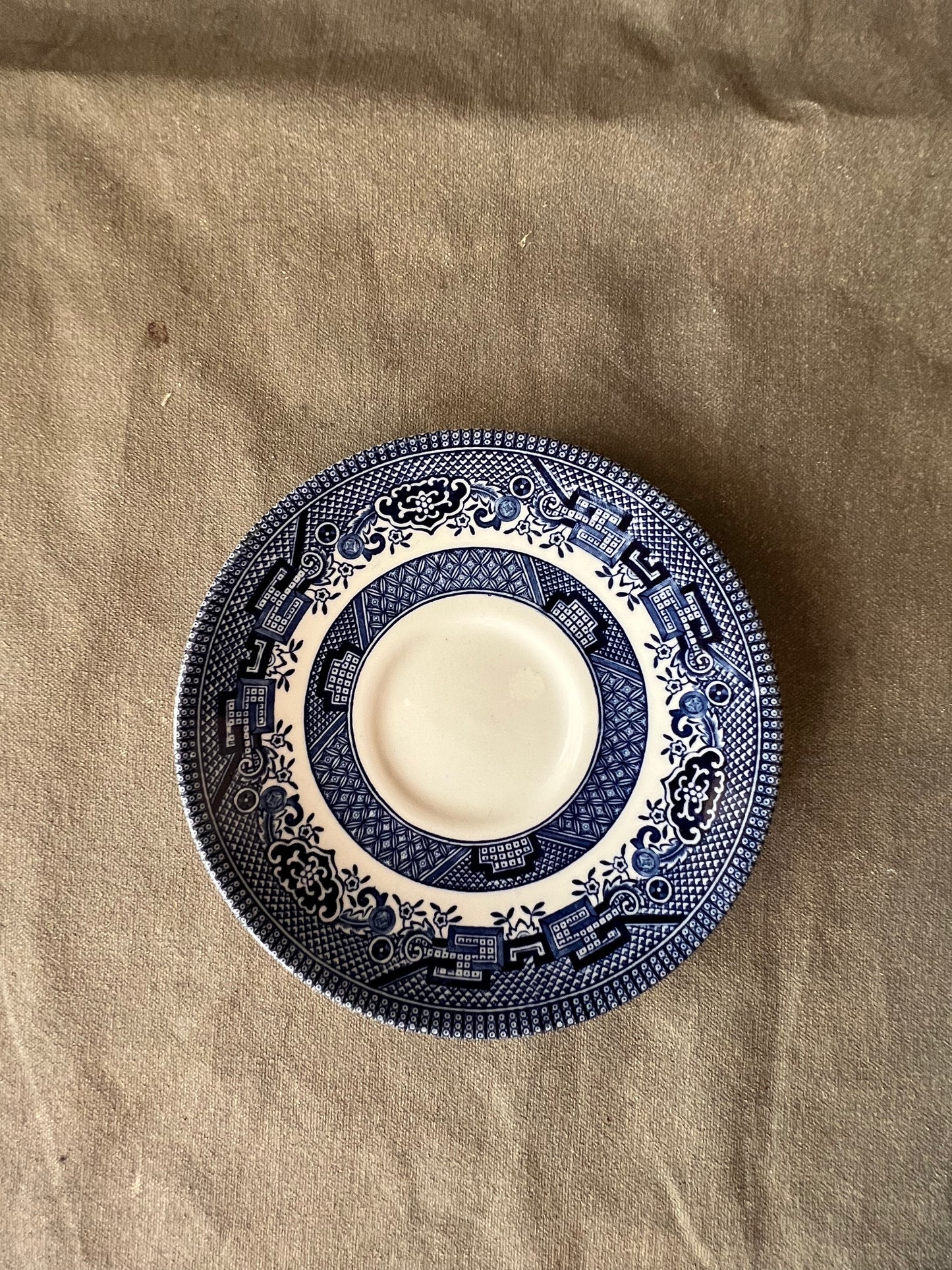 Service for Eight Churchill Blue Willow Dinner Set (plate, cup, saucer)