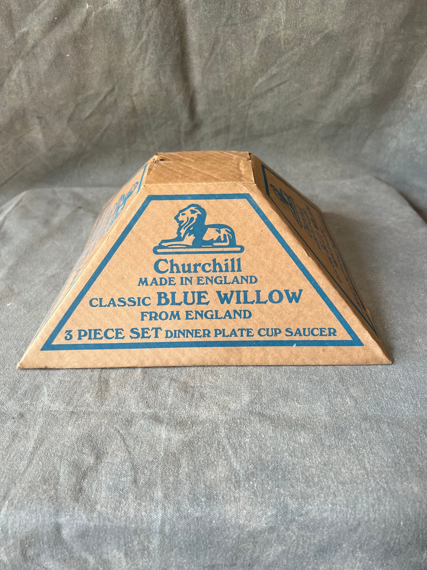Service for Eight Churchill Blue Willow Dinner Set (plate, cup, saucer)